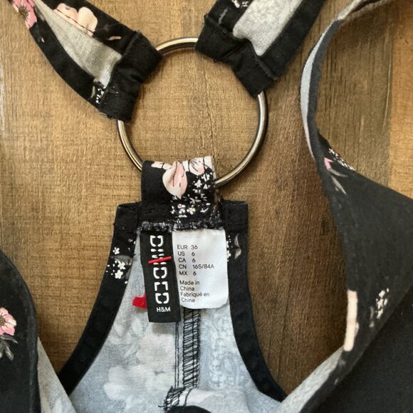 H&M Black Floral Ring Strap Overall Mini Dress Size 6 - Picture 4 of 6
